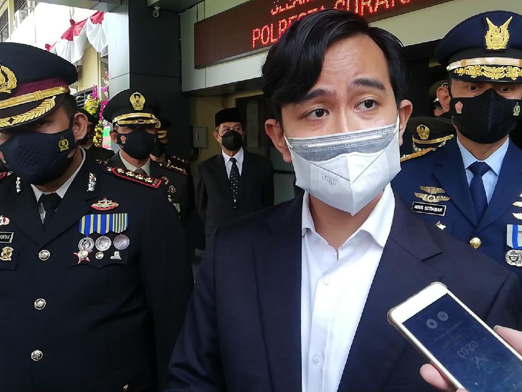 Begini Respons Gibran dan Satgas COVID soal Karaoke Anggota DPRD Solo Begini Respons Gibran dan Satgas COVID soal Karaoke Anggota DPRD Solo