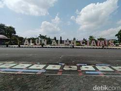 PPKM Darurat di Ciamis dan Cianjur, Fasum Digaris Polisi-Hajatan Diawasi