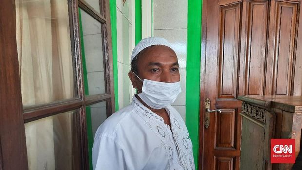 Marbot Masjid Baiturrohman Saharjo, Menteng Atas, Setiabudi, Jakarta Selatan tidak sepakat tempat ibadahnya ditutup selama PPKM Darurat, Jumat (2/7).