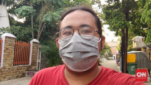 Seorang karyawan swasta Ahmad Taufiq khawatir pembatasan PPKM Darurat akan membuat jumlah PHK meningkat, Jumat (2/7).