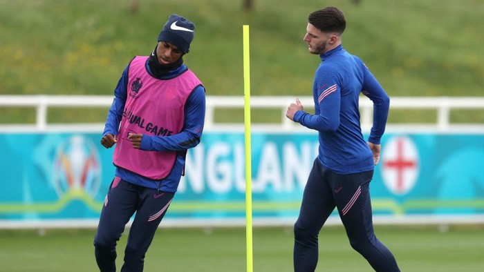 BURTON UPON TRENT, ENGLAND - JUNE 28: Marcus Rashford and Declan Rice of England warm up during the England Training Session at St Georges Park on June 28, 2021 in Burton upon Trent, England. (Photo by Catherine Ivill/Getty Images)