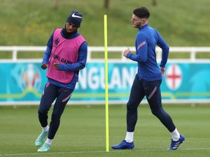 Pemain-pemain MU Pedekate ke Declan Rice di Euro 2020