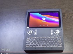 YouTuber Ini Bikin PC Mini dengan macOS Big Sur