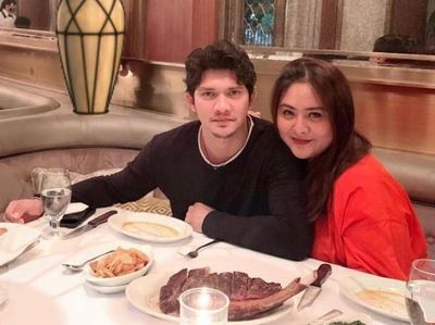 Romantisnya Iko Uwais dan Audy Item saat Menikmati Soto Betawi