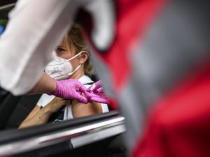 Vaksin COVID-19 Johnson and Johnson Sekali Suntik Disebar ke 5 Wilayah Ini Vaksin COVID-19 Johnson and Johnson Sekali Suntik Disebar ke 5 Wilayah Ini