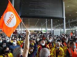 Prancis Inflasi: Petugas Bandara Mogok Massal, Penerbangan Kembali Kacau