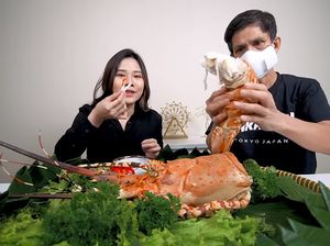 Gokil! Jessica Jane Mukbang Bakso Jumbo hingga Lobster 2 Kg