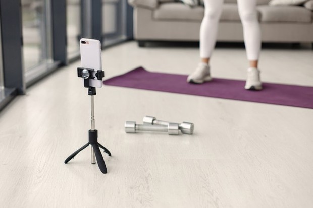 Mencari video gerakan zumba di Youtube.