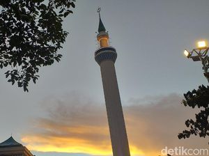 Masjid Al Akbar Surabaya Tutup Selama PPKM Darurat, Azan Tetap Berkumandang Masjid Al Akbar Surabaya Tutup Selama PPKM Darurat, Azan Tetap Berkumandang
