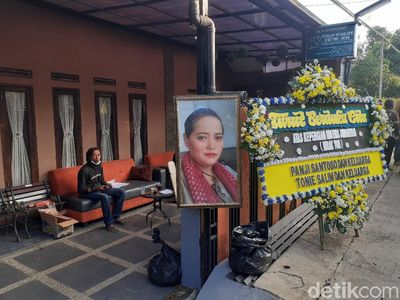 Potret Haru Pemakaman Mbak You, Selamat Jalan!