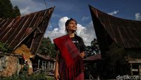 Menjaga Kelestarian Sarung Batak Khas Toba