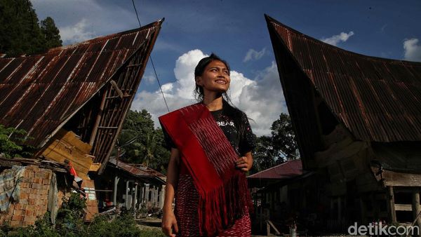 Menjaga Kelestarian Sarung Batak Khas Toba