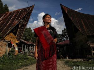 Di Balik Pesona Ulos: Tantangan Perajin dan Upaya Revitalisasi Di Balik Pesona Ulos: Tantangan Perajin dan Upaya Revitalisasi