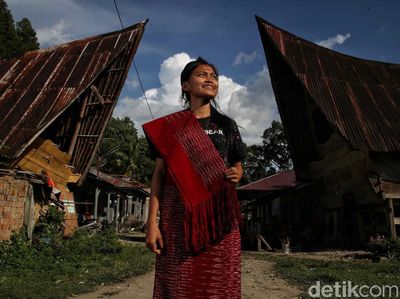 Menjaga Kelestarian Sarung Batak Khas Toba