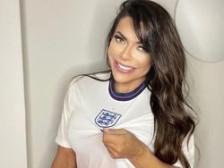 Gaya Seksi Miss BumBum Rayakan Inggris Menang dari Jerman di Euro 2020