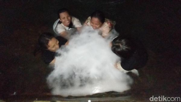 Pemandian Unik Air Soda Tarutung, Boleh Berendam asal Jangan Telanjang