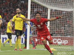 Sandi Sute pemain yang menjadi mesin pemotong rumput di lapangan tengah Persija ini dilepas ke Borneo FC. Bersama Persija, Sute telah mendapatkan 4 gelar juara serta 2 runner up selama 4 tahun 6 bulan.