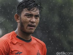 Dari posisi striker Persija juga melepas penyerang muda Rafli Mursalim yang juga ke Liga 2 bersama Dewa United, dalam pelepasannya, Presiden Persija Mohamad Prapanca mengatakan hal itu bertujuan untuk memberikan kesempatan bermain di klub barunya. Selain Rafli dan Shahar Persija juga melepas Hamra Hehanusa dan Resky Fandi ke klub tersebut.