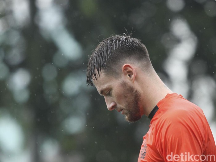 Mundurnya lanjutan Liga 1 tak halangi sejumlah klub untuk cari susunan pemain terbaik. Namun, klub Ibu Kota justru lepas sejumlah pemain bintangnya, siapa saja?