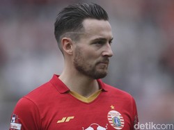 Kepergian Marc Klok menjadi kejutan bagi Jakmania sebab gelandang blasteran Belanda tersebut dipinang Persija dengan kontrak selama empat tahun usai didatangkan dari PSM Makassar. Kini Klok resmi berlabuh ke rival Persija yaitu Persib Bandung.
