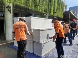 Kasus COVID-19 Melonjak, Pemkot Surabaya Buat 50-100 Peti Mati Per Hari