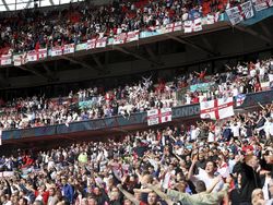 Jose Mourinho: Inggris Butuh Atmosfer Anfield