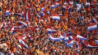 Sebanyak 300 suporter Finlandia yang mendukung tim nasional di turnamen sepak bola Euro 2020 tertular COVID-19. Akibatnya tingkat infeksi harian negara Baltik tersebut naik dari sekitar 50 per hari, menjadi lebih dari 200 dalam seminggu terakhir. Getty Images/Alex Pantling