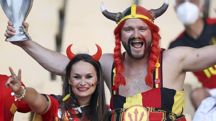 SEVILLE, SPAIN - JUNE 27: Fans of Belgium show their support prior to the UEFA Euro 2020 Championship Round of 16 match between Belgium and Portugal at Estadio La Cartuja on June 27, 2021 in Seville, Spain. (Photo by Alexander Hassenstein/Getty Images)