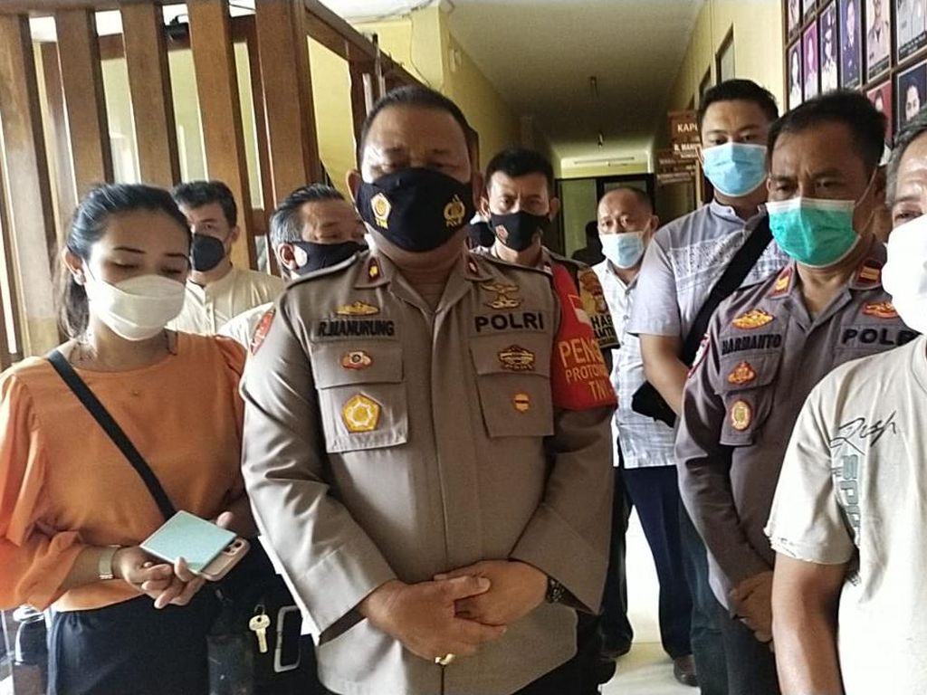 Polisi Sebut Pungli Uang Rokok Buka Portal Lockdown di Jakbar Salah Paham