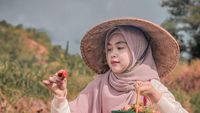 Momen Seru Ria Ricis Saat Cicip BTS Meal dan Petik Stroberi!