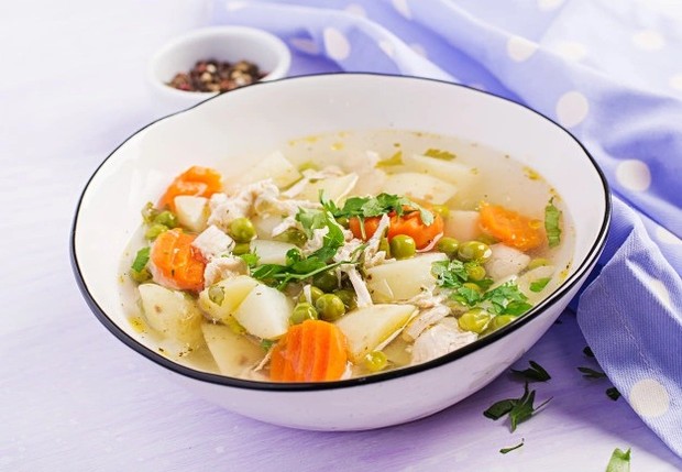 Sayur sop sehat selama ppkm darurat lezat dinikmati saat hangat/foto:freepik.com