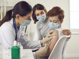 Heboh Artis Positif COVID-19 Ngotot Pemotretan, Divaksinasi Bukan Berarti Kebal!