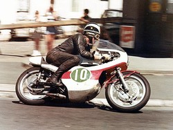 Kiprah 60 Tahun Yamaha di Ajang Balap: 10 Hari Punya Motor Langsung Gaspol!