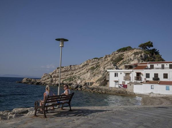 Buru-buru Buka Wisata, eh Yunani Sepi Turis