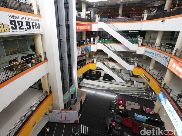 Adem Ayem Mall-mall di Solo