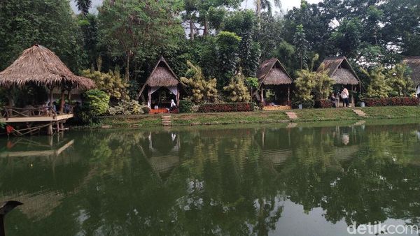 Serunya! Makan Gurame Bakar Sambil Mancing Seru di Tangerang Selatan