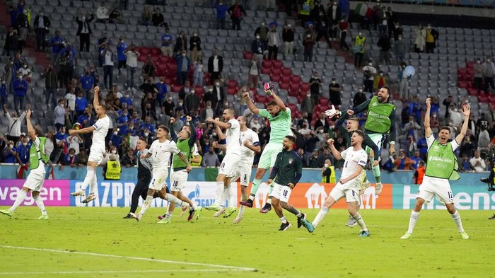 Italian players celebrate after winning the Euro 2020 soccer championship quarterfinal match between Belgium and Italy at the Allianz Arena stadium in Munich, Germany, Friday, July 2, 2021. (AP Photo/Matthias Schrader, Pool)
