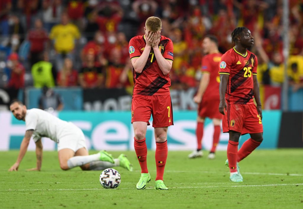 MUNICH, GERMANY - JULY 02: Kevin De Bruyne of Belgium looks dejected during the UEFA Euro 2020 Championship Quarter-final match between Belgium and Italy at Football Arena Munich on July 02, 2021 in Munich, Germany. (Photo by Christof Stache - Pool/Getty Images)