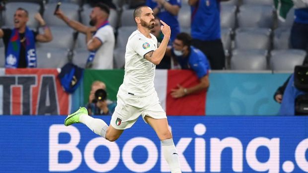 Soccer Football - Euro 2020 - Quarter Final - Belgium v Italy - Football Arena Munich, Munich, Germany - July 2, 2021 Italy's Leonardo Bonucci celebrates scoring their first goal Pool via REUTERS/Matthias Hangst