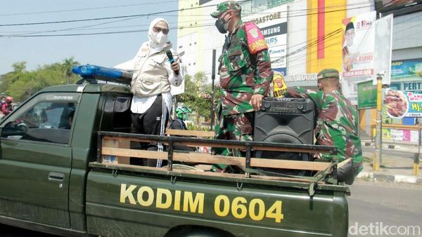 Cara Bupati Karawang Sosialisasikan PPKM Darurat