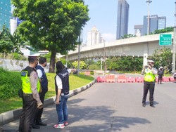 Potret Penyekatan di Semanggi Saat Anies Cek Penerapan PPKM Darurat