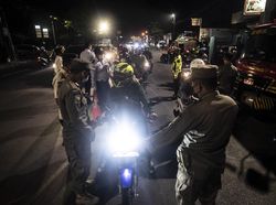 Polisi Sekat Warga Bekasi ke Jakarta di PPKM Darurat, Kecuali Ojol