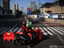 Ini Usulan Luhut soal Perubahan Kriteria Kantor Esensial, Ada yang WFO 10%