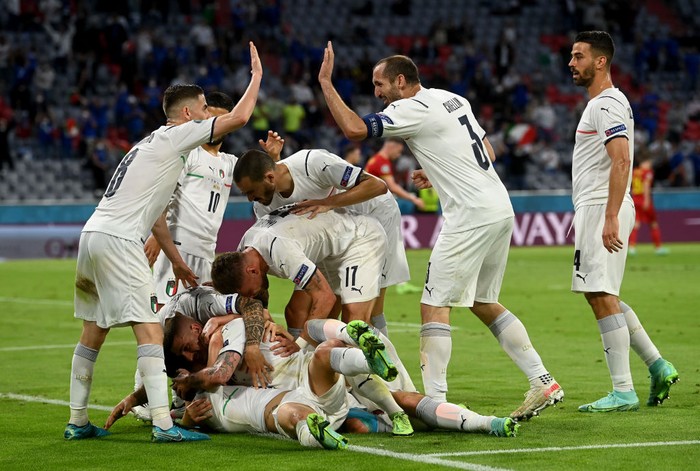 MUNICH, GERMANY - JULY 02: Nicolo Barella of Italy celebrates with team mates after scoring their sides first goal during the UEFA Euro 2020 Championship Quarter-final match between Belgium and Italy at Football Arena Munich on July 02, 2021 in Munich, Germany. (Photo by Christof Stache - Pool/Getty Images)