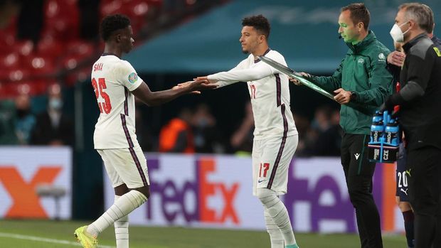 Soccer Football - Euro 2020 - Group D - Czech Republic v England - Wembley Stadium, London, Britain - June 22, 2021 England's Jadon Sancho comes on as a substitute to replace Bukayo Saka Pool via REUTERS/Carl Recine