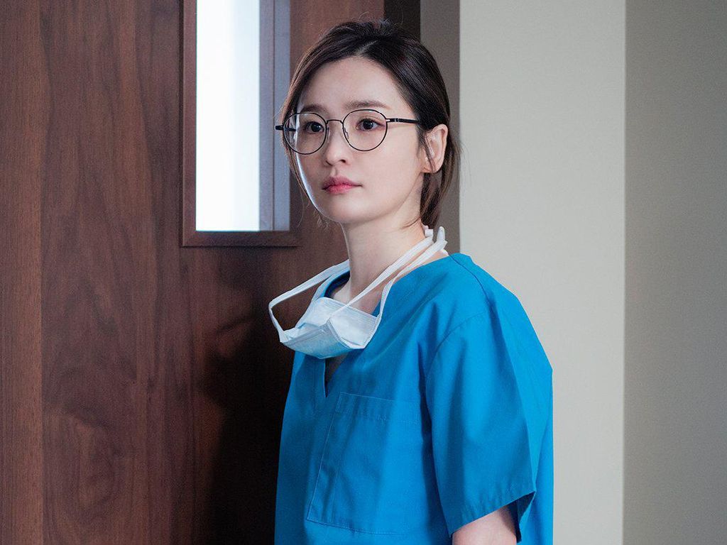 Mengenal Jeon Mi Do, dr. Song Hwa di Hospital Playlist 2 yang Cantik Memesona