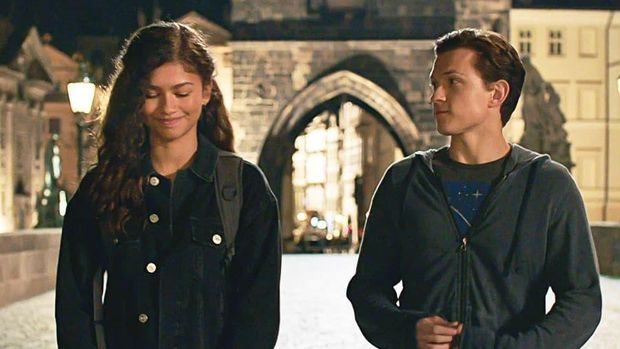 Kepergok Ciuman di Dalam Mobil, Tom Holland dan Zendaya Pacaran?