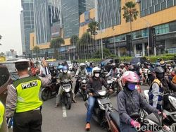 Puluhan Kendaraan Kena Sekat di Perbatasan Jakarta-Bekasi