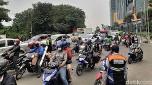 Lalin di Pos Penyekatan CITO Surabaya Macet Imbas PPKM Darurat