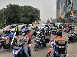 Lalin di Pos Penyekatan CITO Surabaya Macet Imbas PPKM Darurat